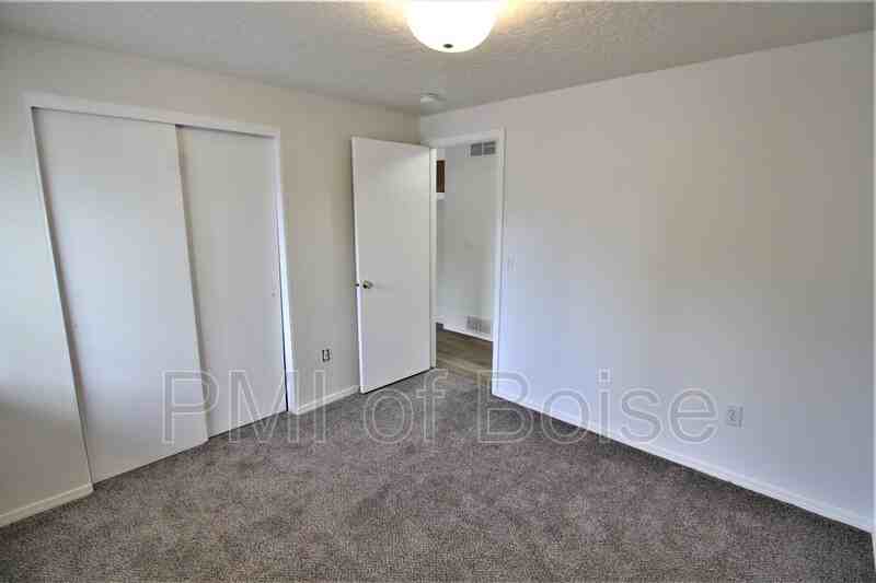 2207 S Stephen Ave #202 - Photo 7 of 12