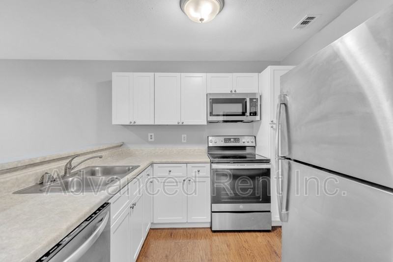 606 Squire Ln #B - Photo 7 of 23