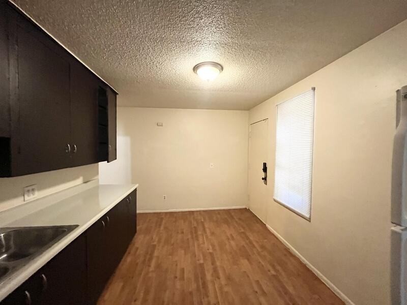560 S St - Photo 5 of 15