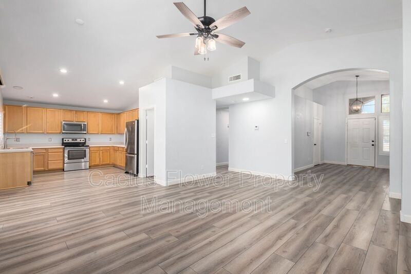 21295 N 69th Ave - Photo 4 of 26