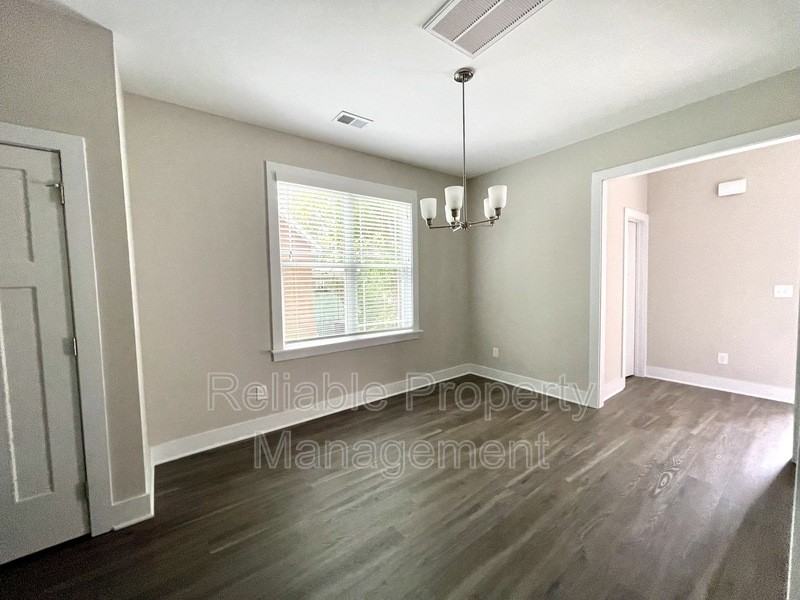 411 Barbour St - Photo 5 of 13