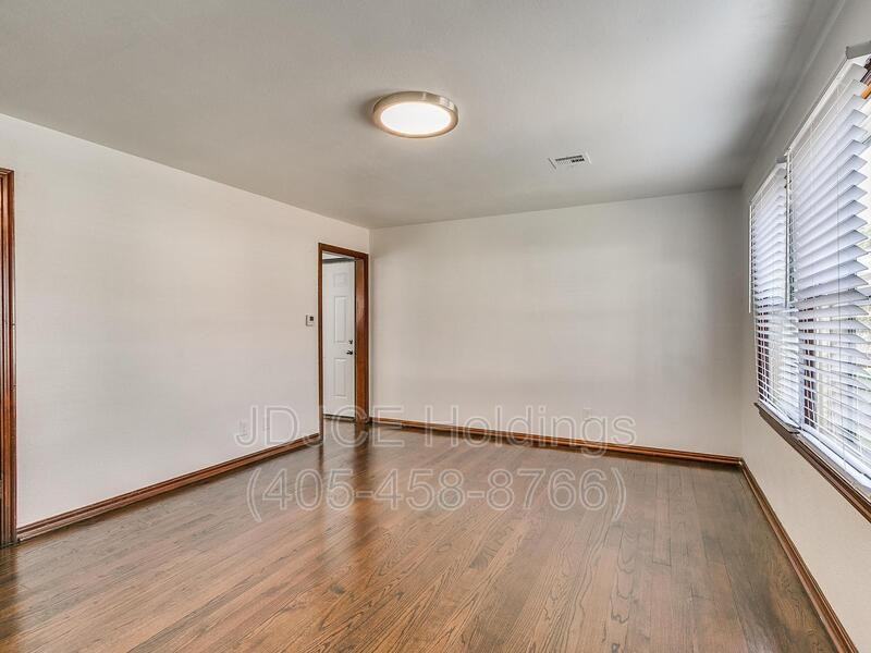 204 E Douglas Dr - Photo 3 of 19