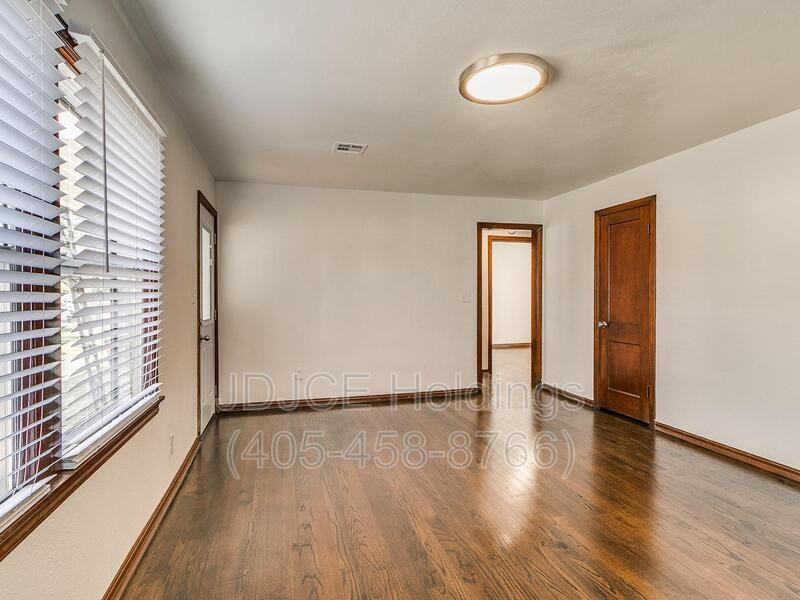 204 E Douglas Dr - Photo 4 of 19