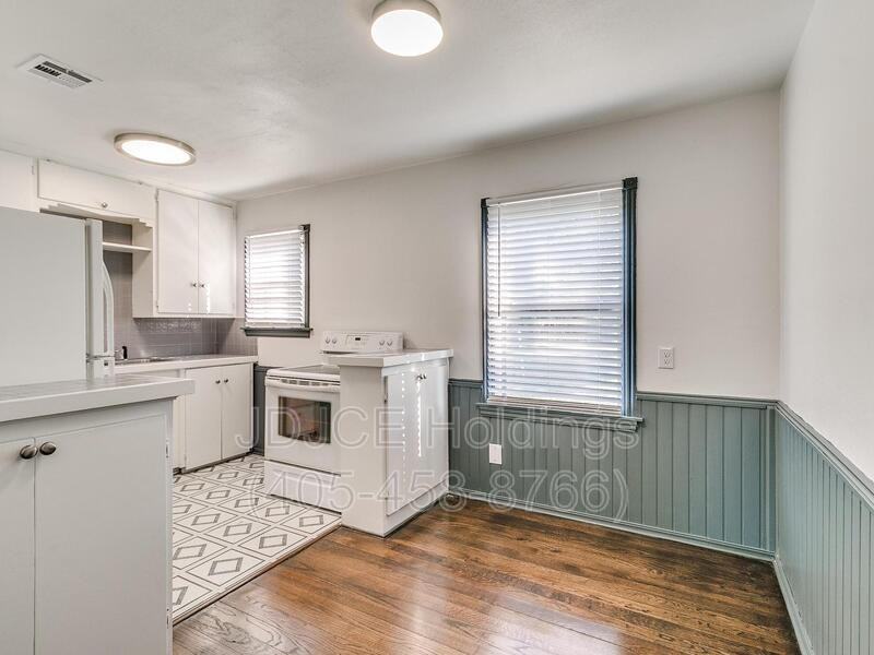 204 E Douglas Dr - Photo 6 of 19