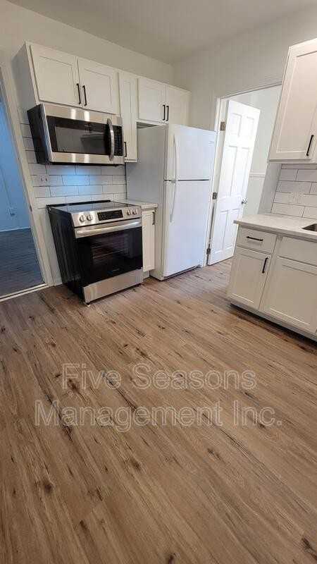 15 Allen St - Photo 2 of 17