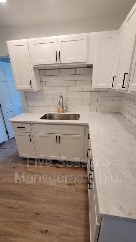 15 Allen St - Photo 3 of 17