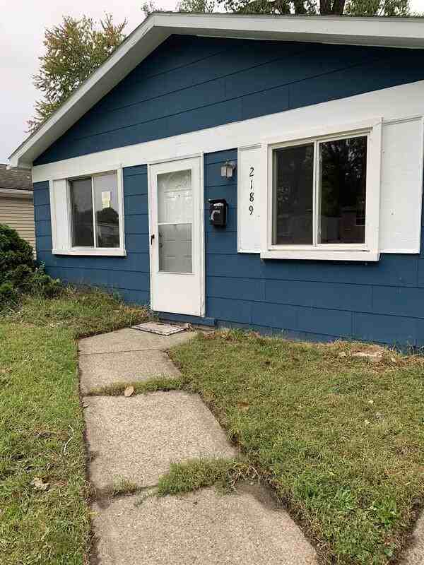 2189 Jarvis Ave - Photo 3 of 10