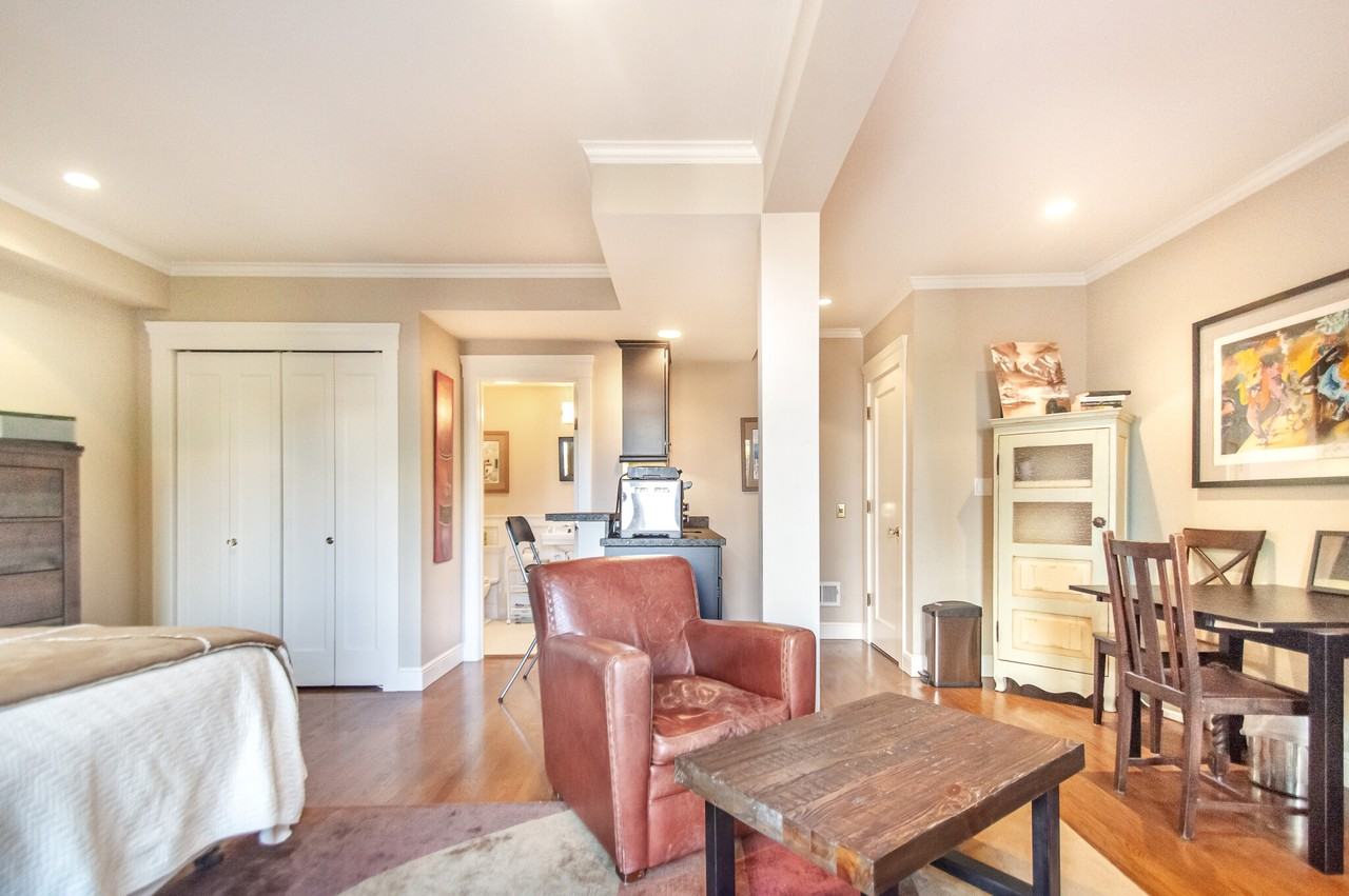 2314 Greenwich St #A - Photo 7 of 23