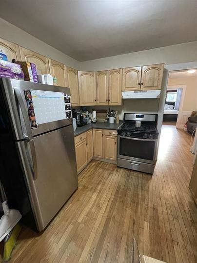 700 Metropolitan Ave - Photo 2 of 6