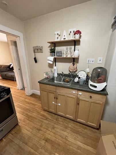 700 Metropolitan Ave - Photo 3 of 6