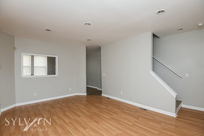 5207 Ivanhoe Ave - Photo 3 of 16