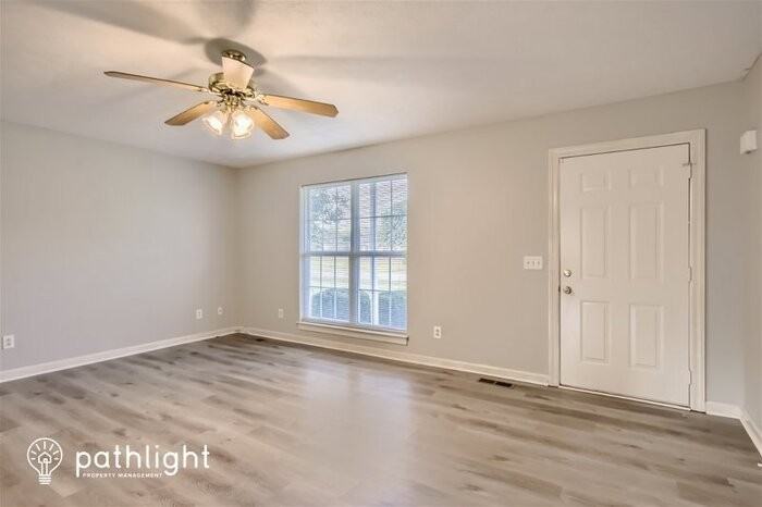 114 Bedrock Dr - Photo 2 of 18