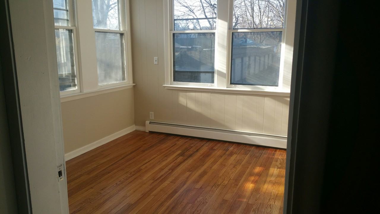 1494 Chapel St Apt 1r #1R - Photo 3 of 8