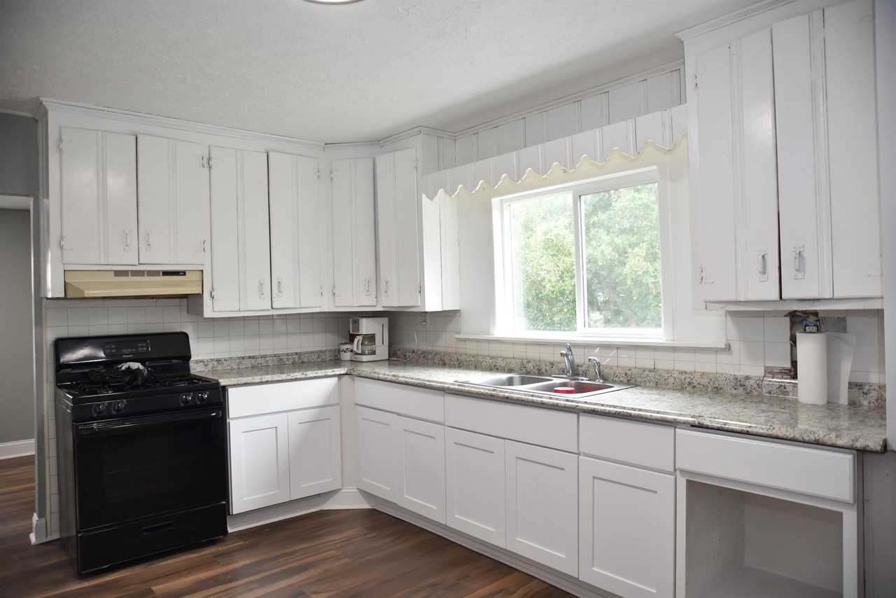 5949 Jefferson Ave - Photo 3 of 14