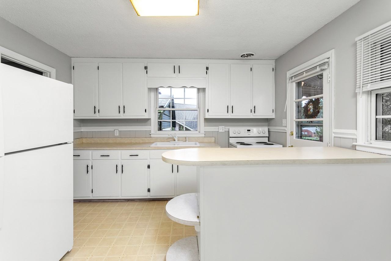 345 Hale Street #1 - Photo 5 of 11