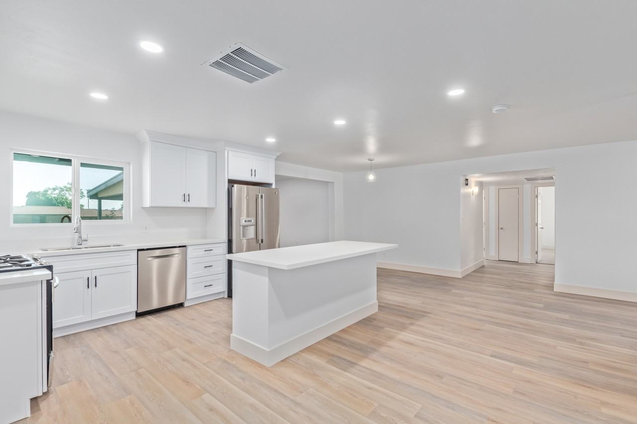 1729 W Cortez St #1 - Photo 5 of 13