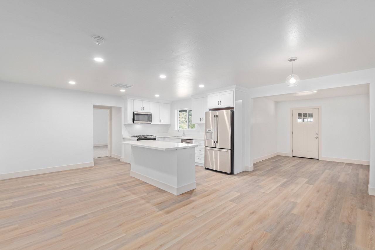 1729 W Cortez St #1 - Photo 6 of 13