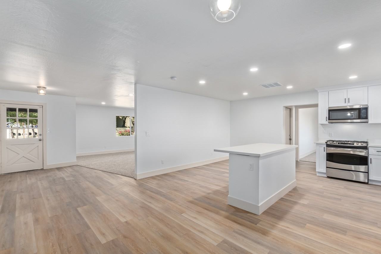 1729 W Cortez St #1 - Photo 7 of 13