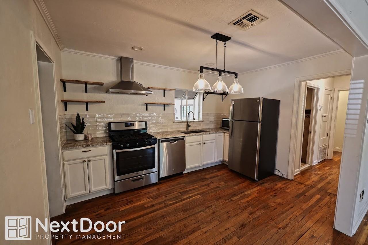 431 Irvington Dr - Photo 3 of 50