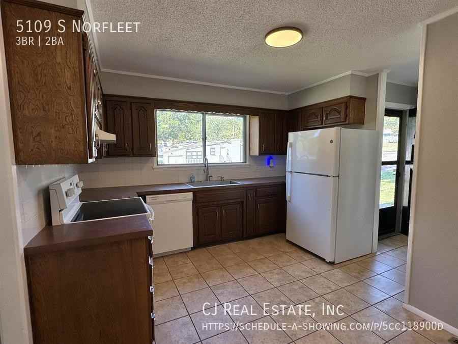 5109 S Norfleet Rd - Photo 3 of 11