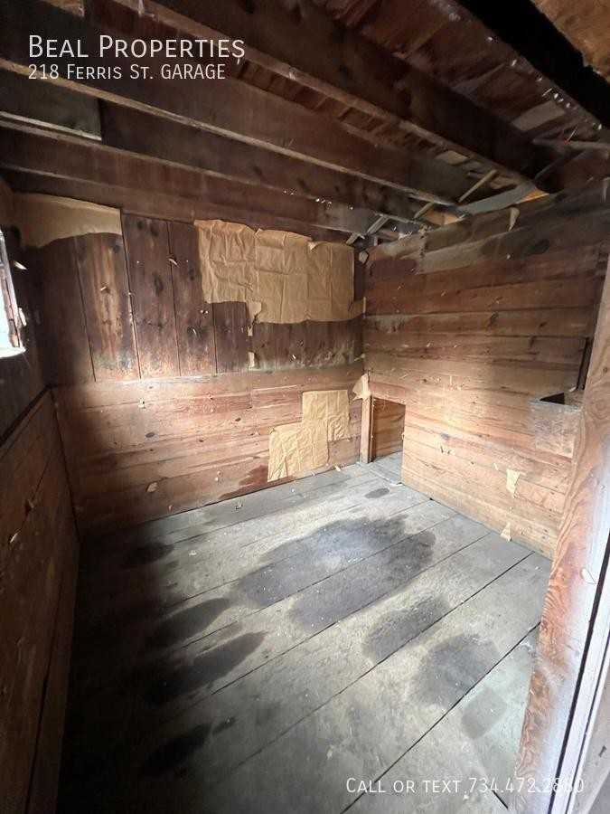 218 Ferris St - Photo 4 of 10