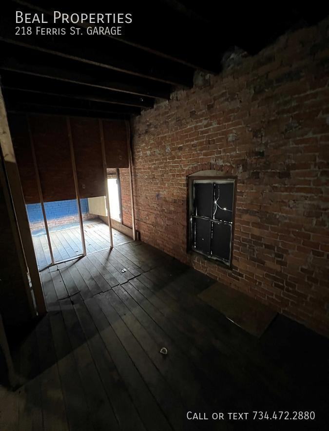 218 Ferris St - Photo 6 of 10