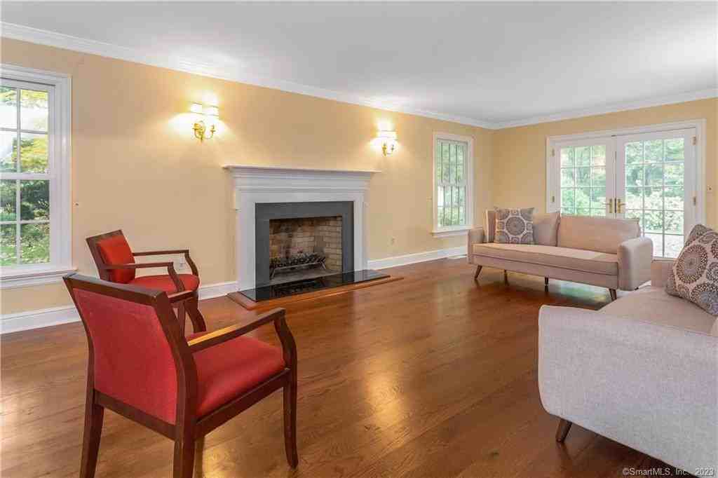961 N Park Avenue Ext - Photo 3 of 30