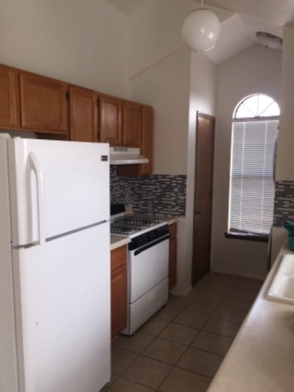 1567 Greg Powers Dr #B - Photo 2 of 23