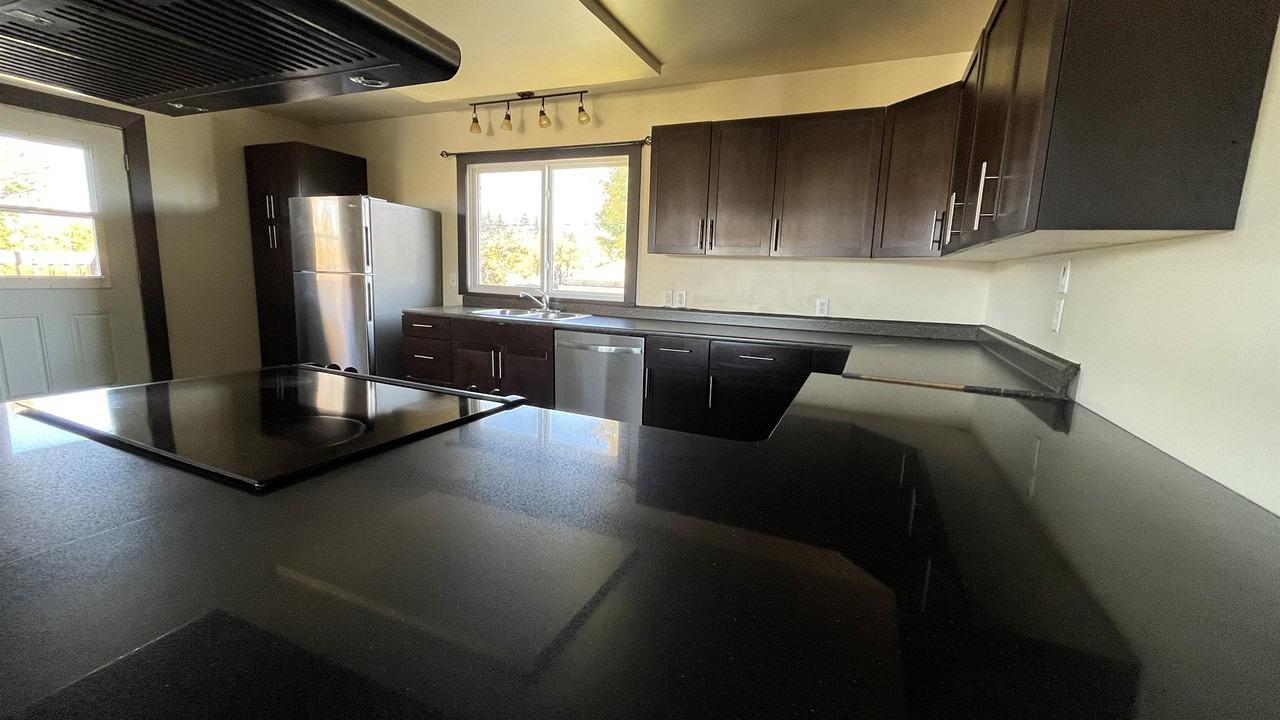 5814 51 Ave #1 - Photo 3 of 12