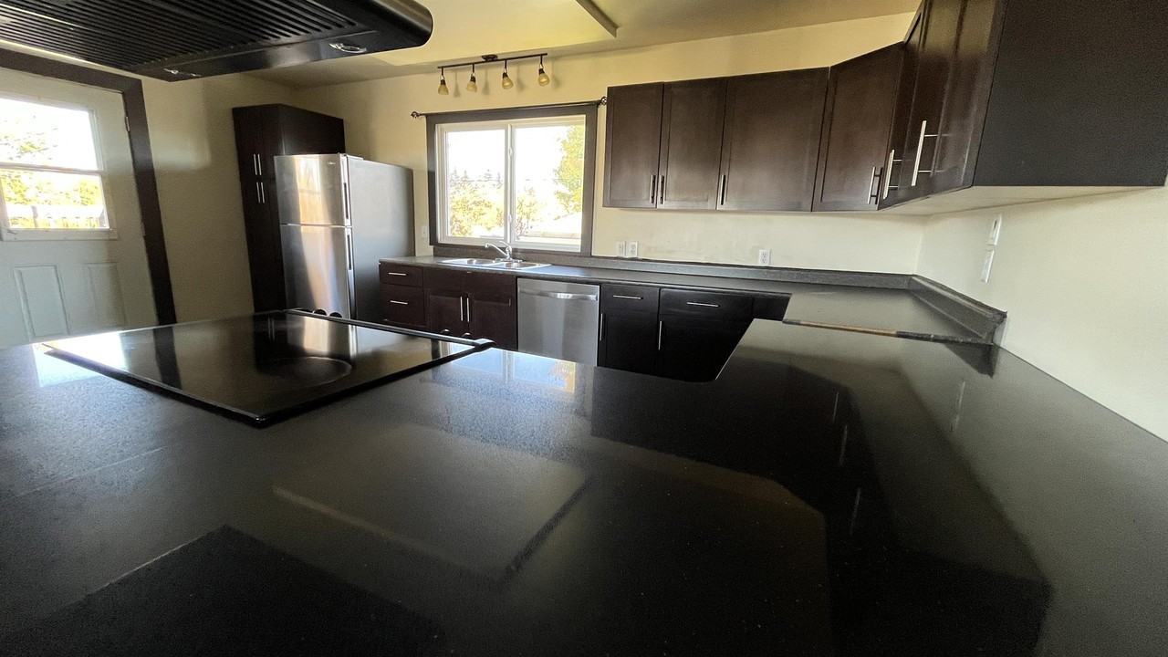 5814 51 Ave #1 - Photo 4 of 12