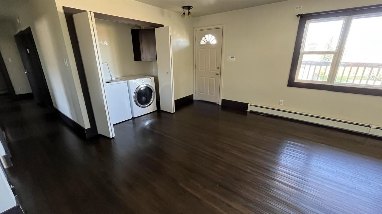 5814 51 Ave #1 - Photo 5 of 12