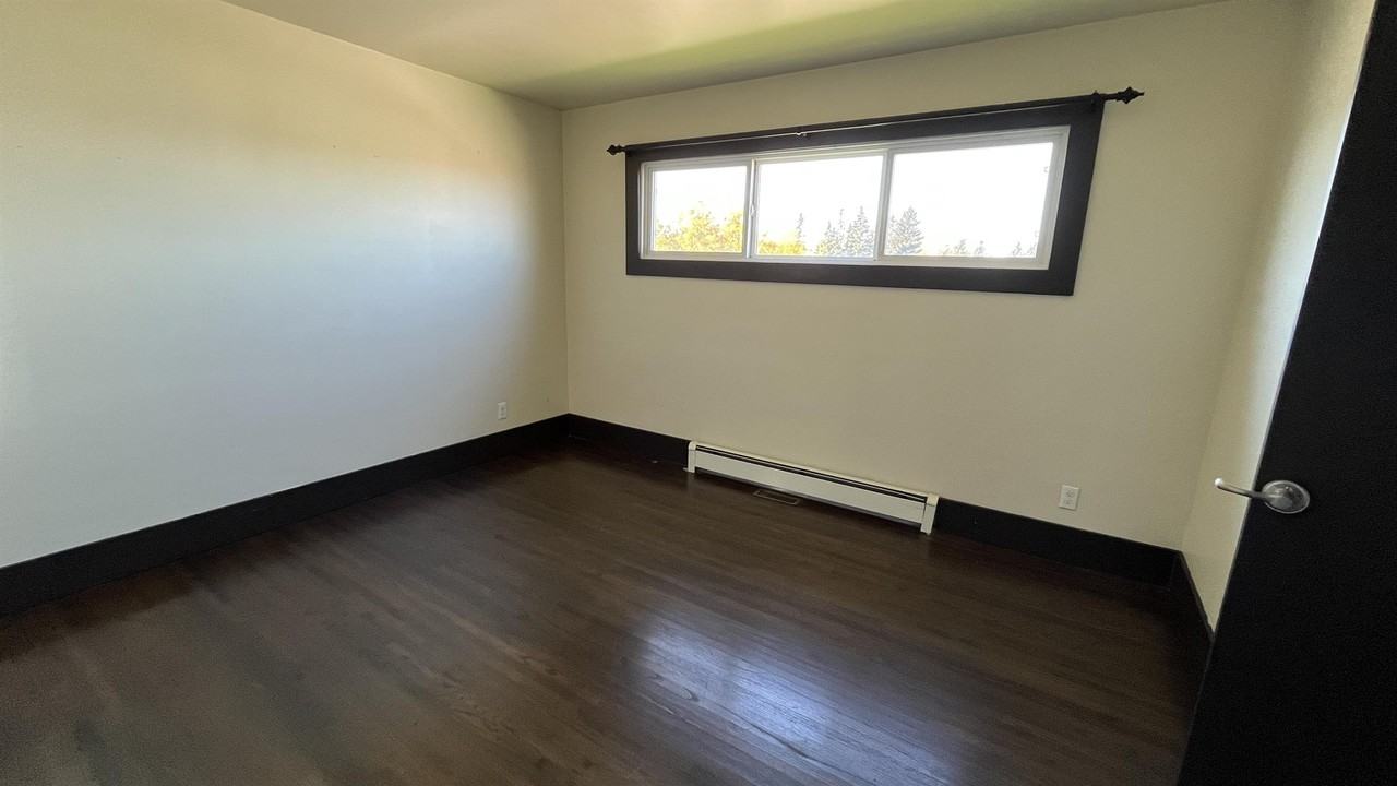 5814 51 Ave #1 - Photo 6 of 12