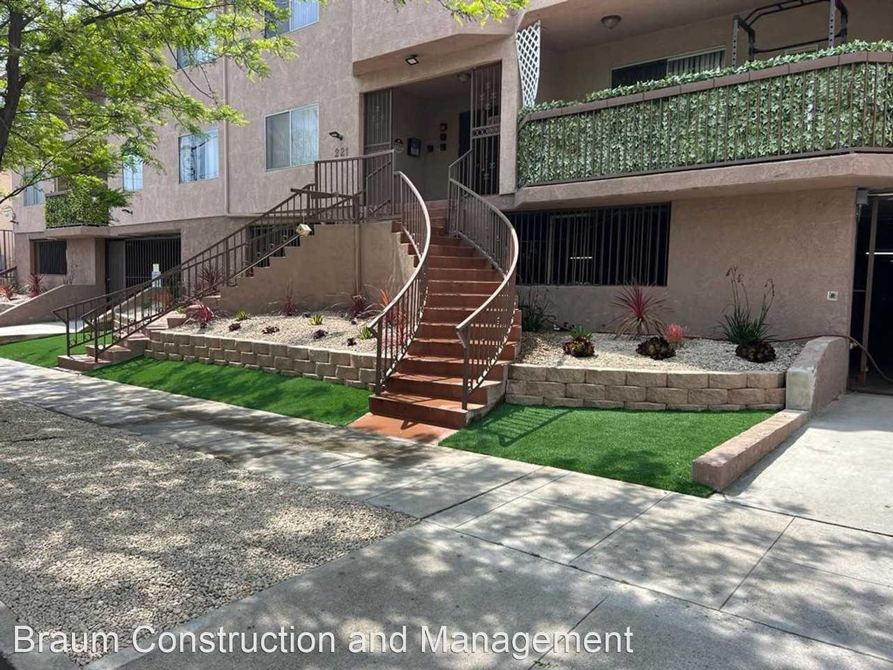 221 W. ELM ST - Photo 2 of 30