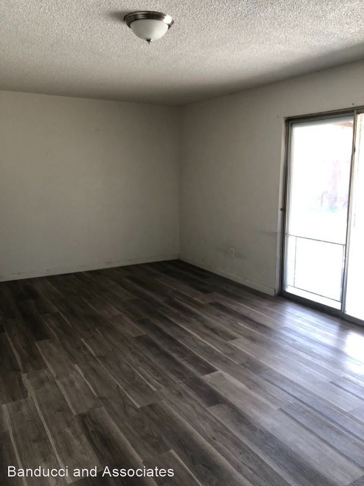 6809 Cranbrook Ave - Photo 3 of 9