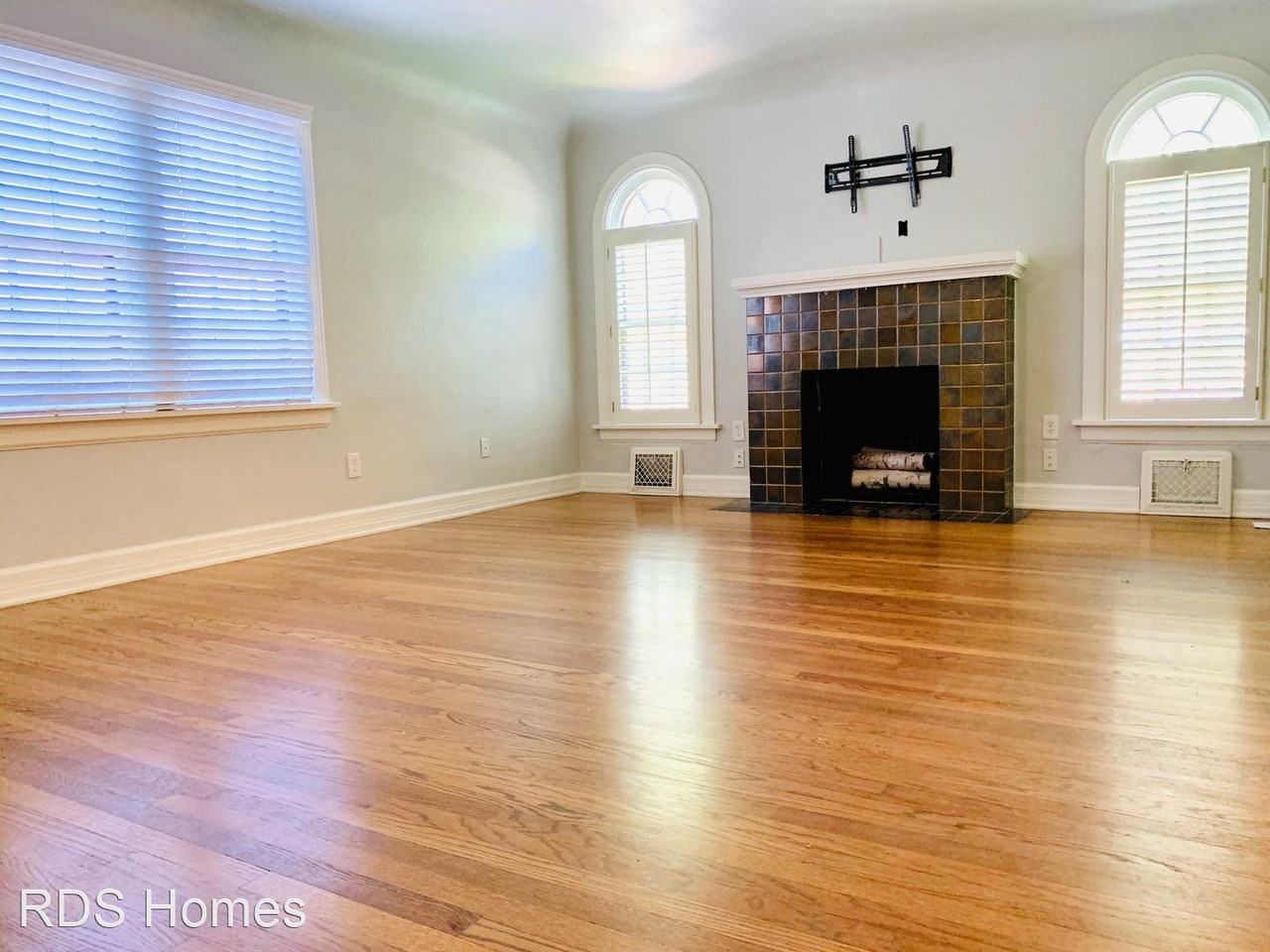 224 Nw 32nd St - Photo 3 of 19