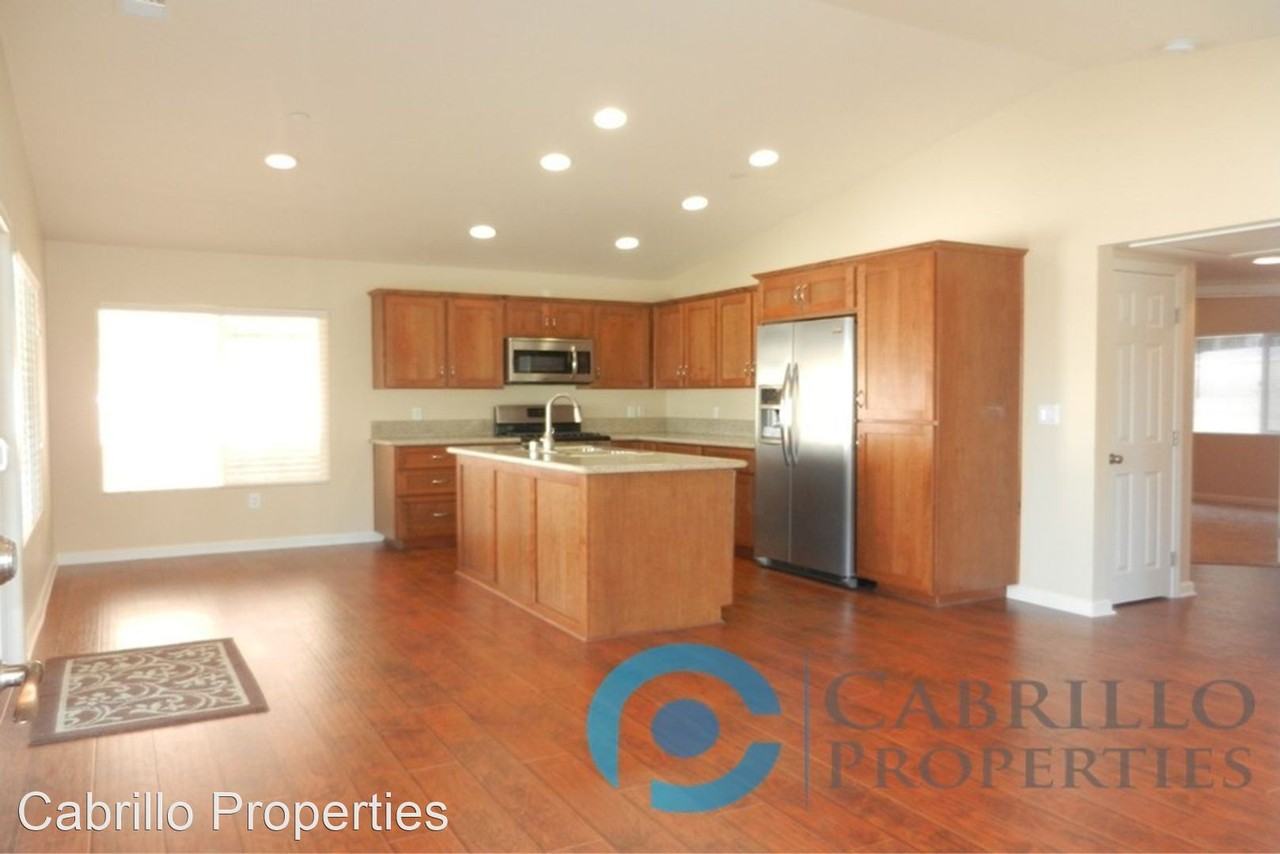 3521 Columbia St - Photo 2 of 24