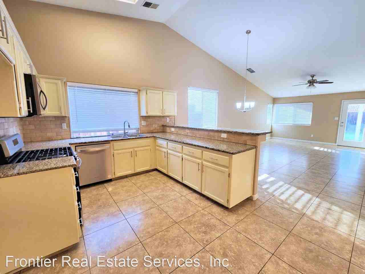 10006 Huntington Downs Ave - Photo 3 of 13