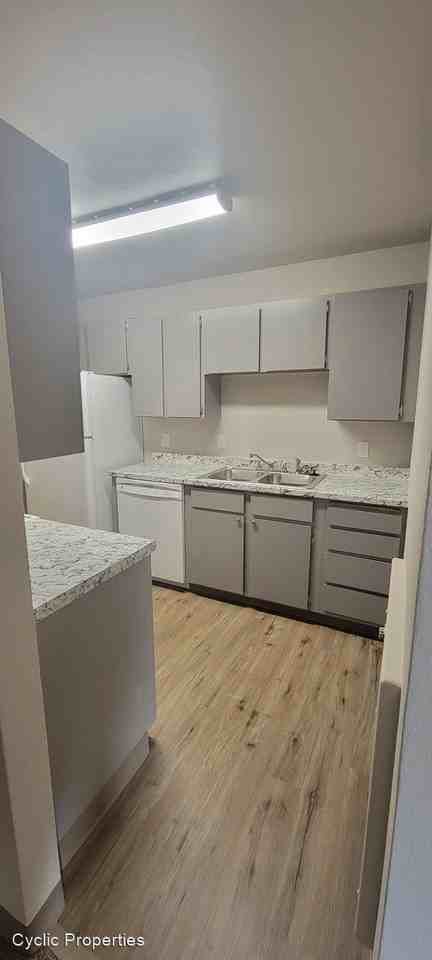 1422 Kent Ct. - Photo 2 of 9