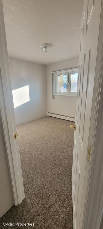 1422 Kent Ct. - Photo 3 of 9