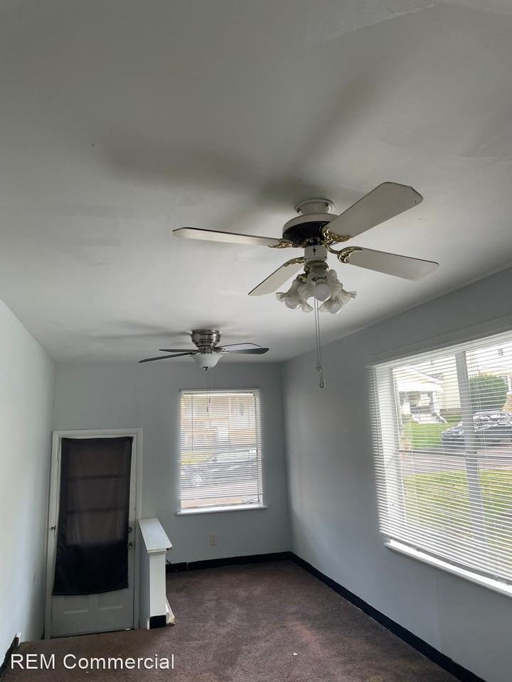 1559 Redwood Ave - Photo 2 of 9