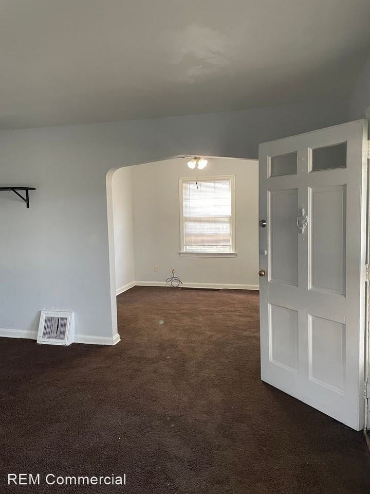 1559 Redwood Ave - Photo 3 of 9