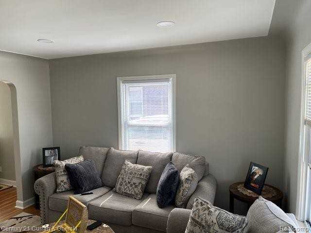 18255 Outer Dr - Photo 2 of 7