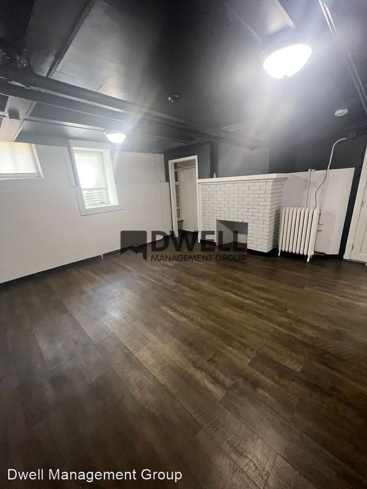 801 4th St NW - Photo 3 of 6