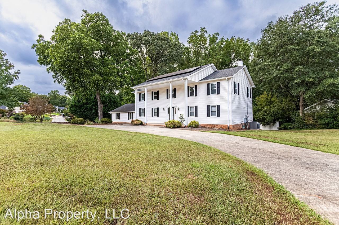 121 Chipwood Ln - Photo 2 of 50