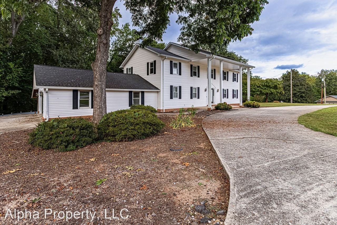 121 Chipwood Ln - Photo 3 of 50