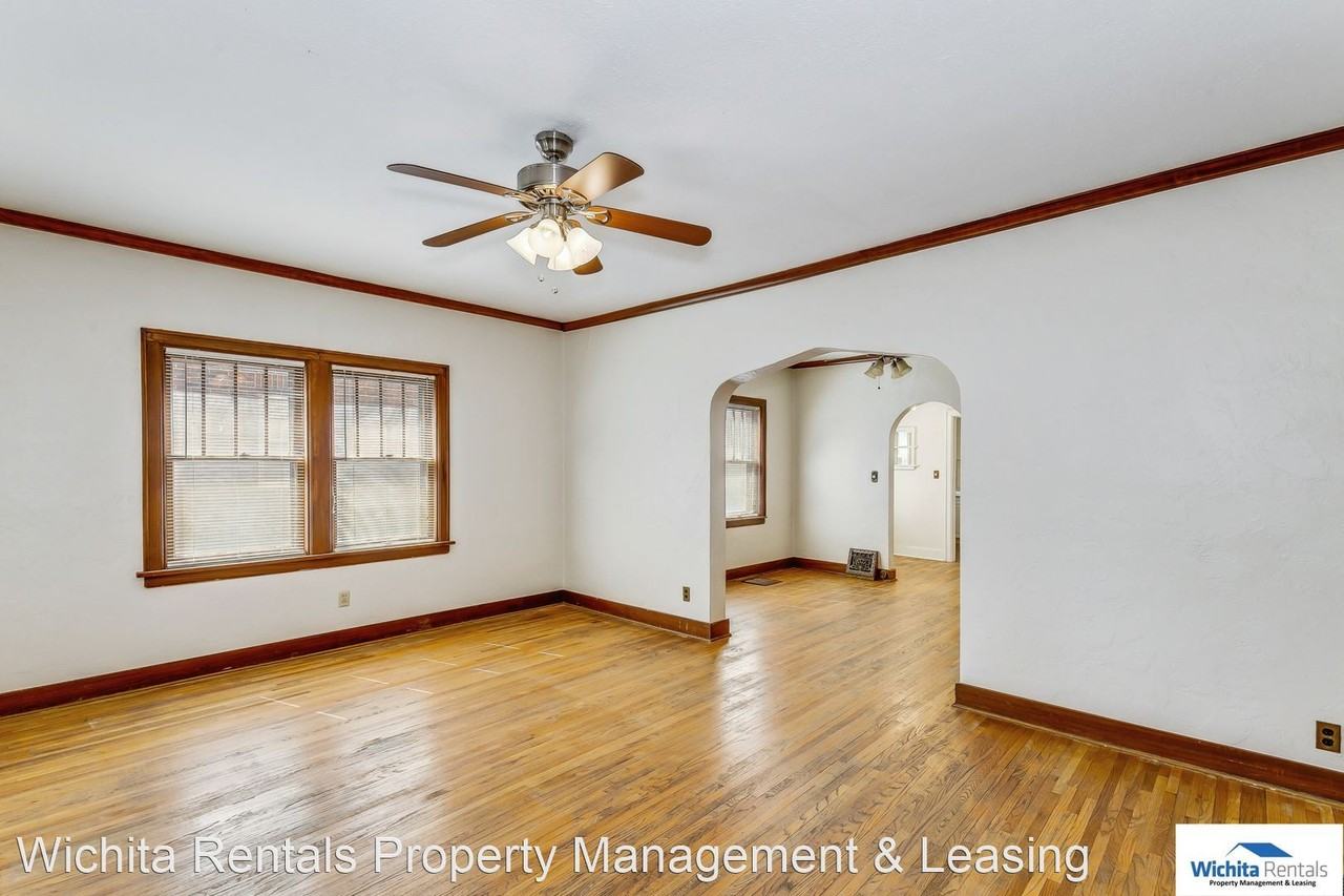 131 N Terrace Dr - Photo 2 of 16