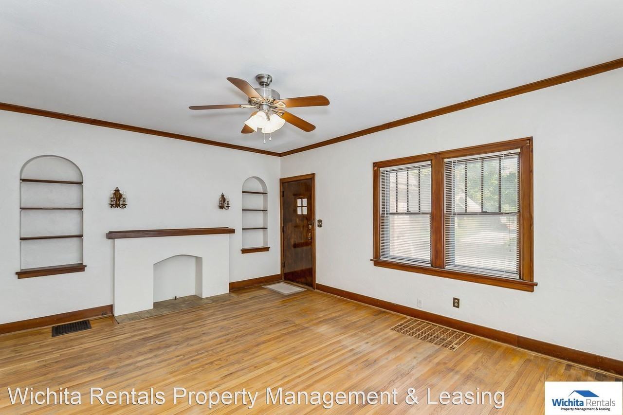 131 N Terrace Dr - Photo 3 of 16