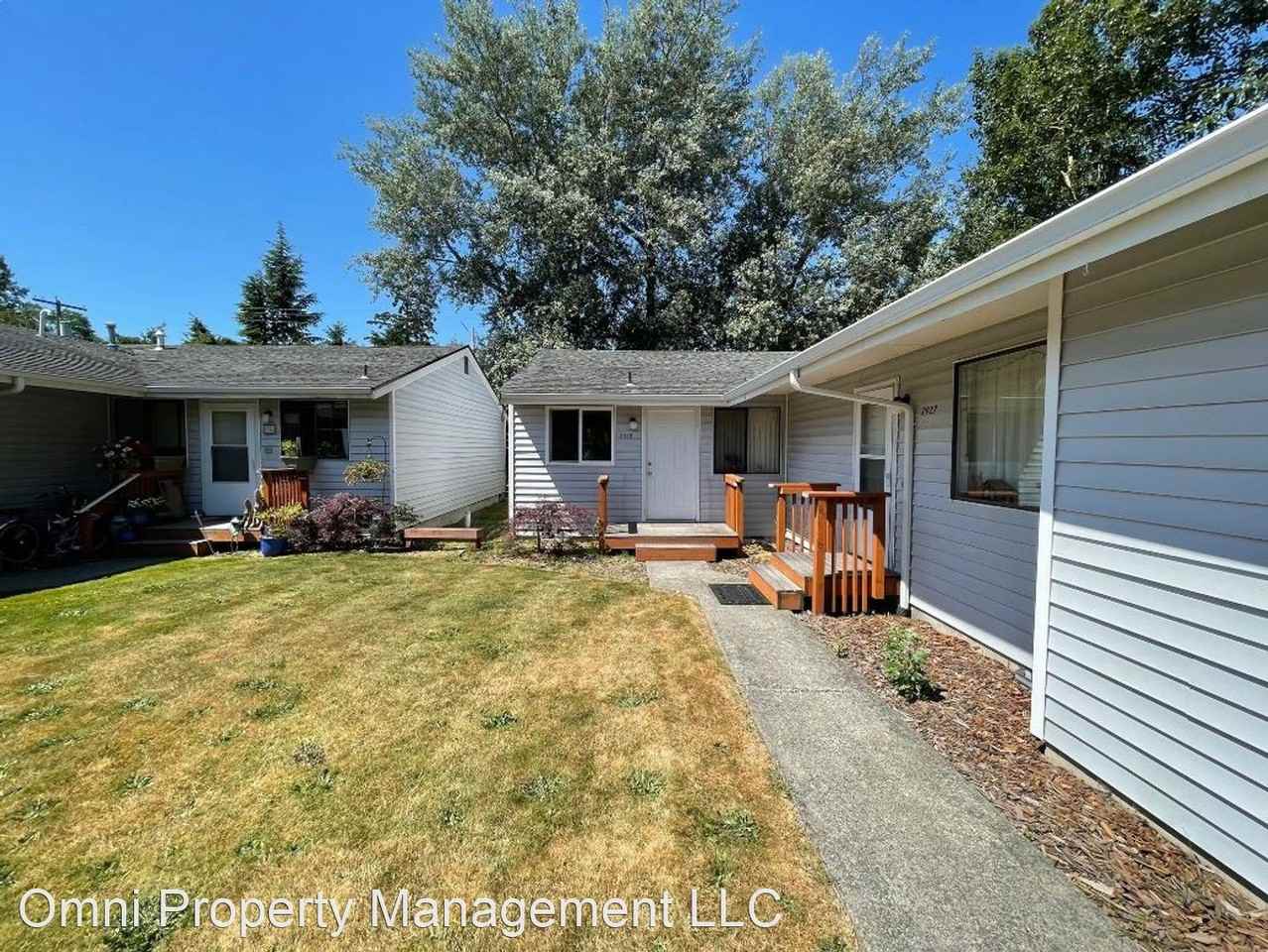 2925 & 2927 Moore Street - Photo 3 of 16