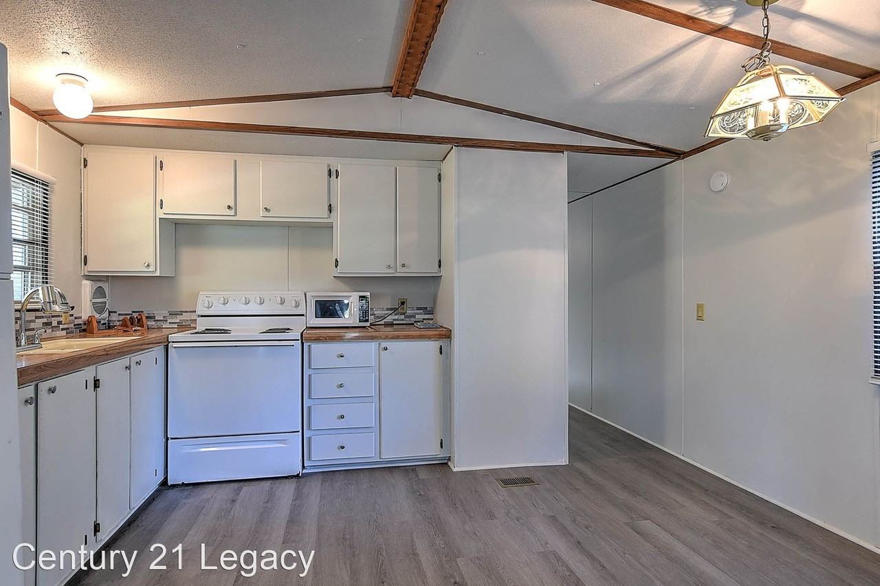 115 Greenway Ln - Photo 3 of 24