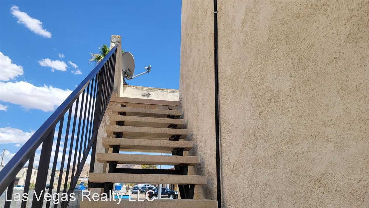 2377 Exeter Dr - Photo 2 of 31
